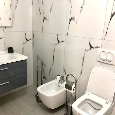 Turquoise Terrace In Apartment Sarande